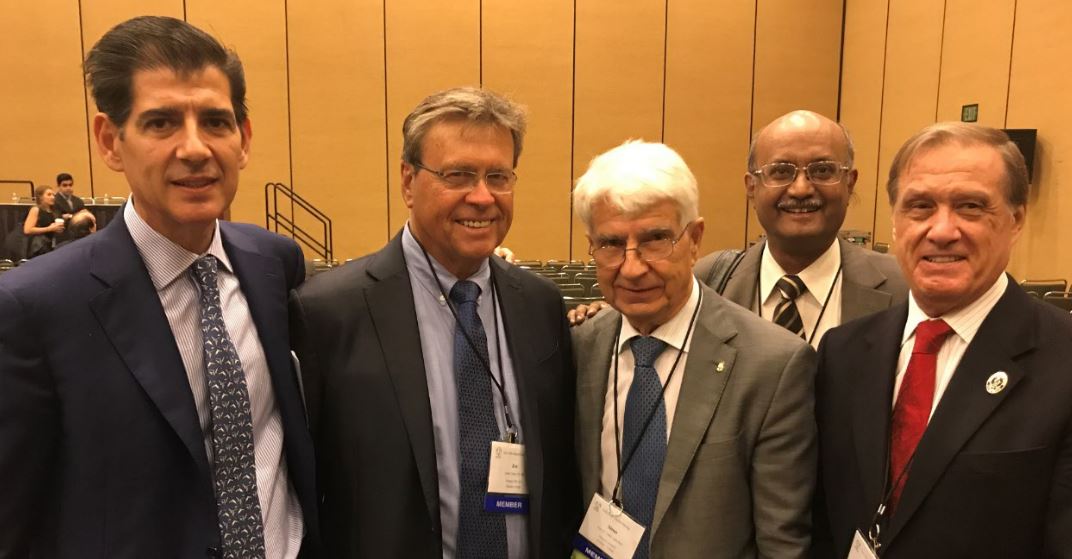 Drs. Piñal, Upton, Vilkky, Sabapahty and Jones durante la 72nd anual meeting of the ASSH