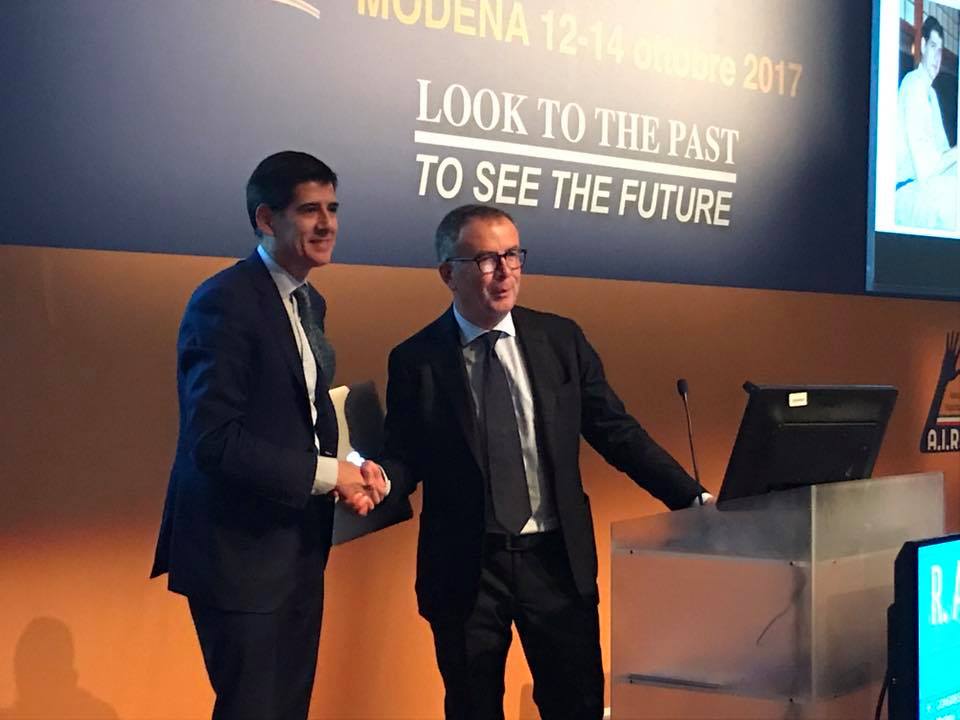 Dr. Piñal receives the recognition for his professional career at the 55th Congress of the SICM
